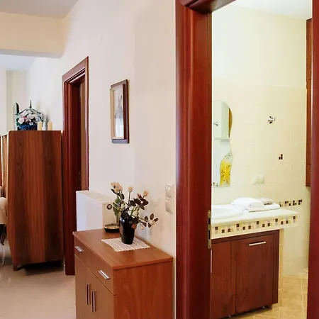 Anastasia's Kastoria Cozy Modern Garden Retreat *