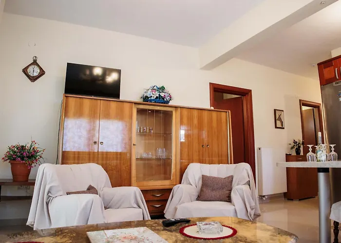 Dom wakacyjny Anastasia's Kastoria Cozy Modern Garden Retreat Maniákoi