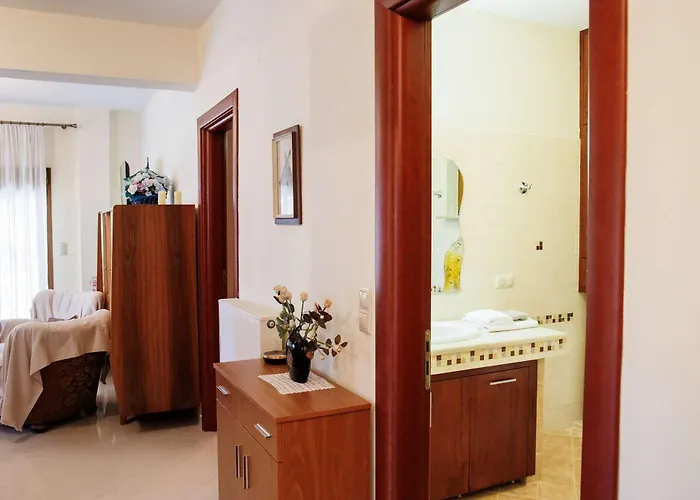 Anastasia's Kastoria Cozy Modern Garden Retreat *